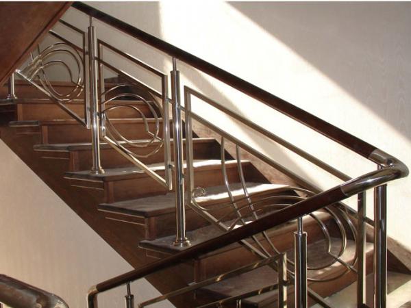 пример выполненной работы дизайнерские перила для лестницы